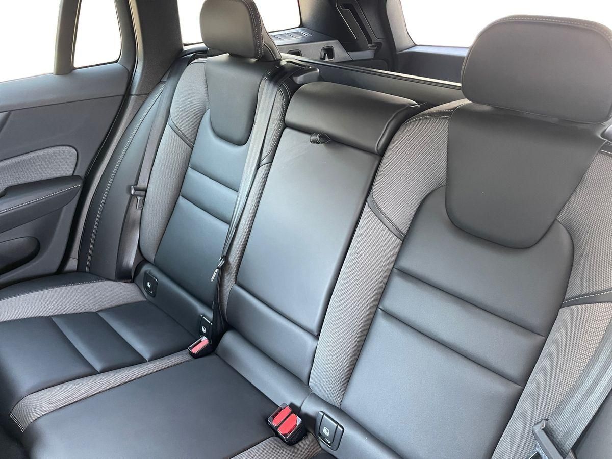 Volvo V60 Kombi Plus Dark T8 Recharge Plug-In Hybrid A foto 17