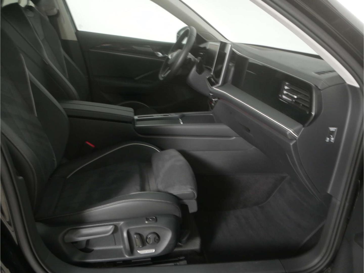 Volkswagen Passat 1.5 eTSI Business DSG NAV/LED/AHK/Kamera, миниатюра 28