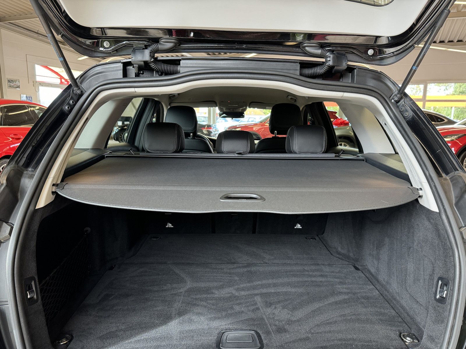 Fahrzeugabbildung Mercedes-Benz C 200 T Aut Avantgarde/1.Hd/Navi/LED/Cam/DAB/VZE