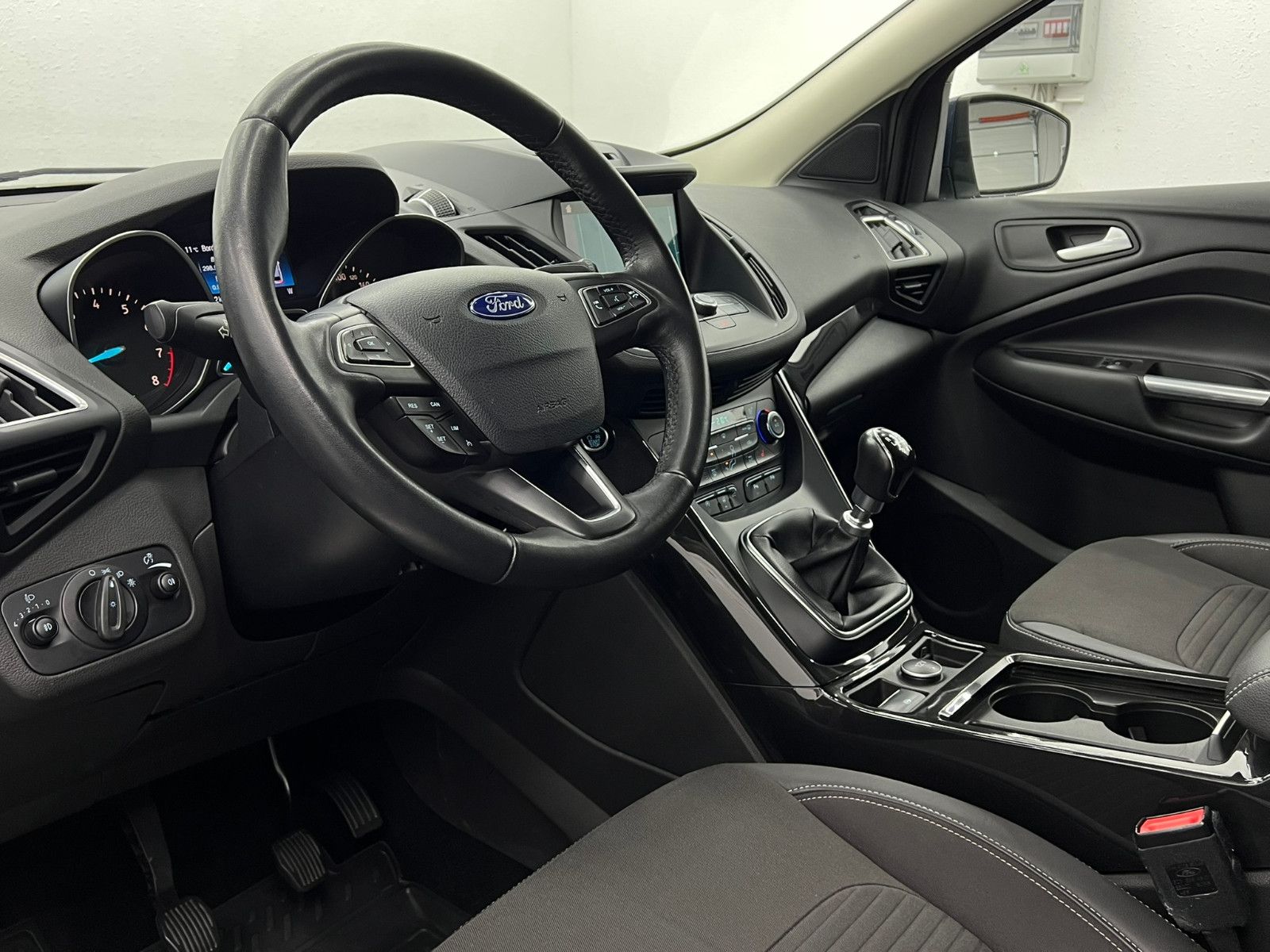 Fahrzeugabbildung Ford Kuga Titanium/NAVI/2-ZONEN/KAMERA/2.HAND