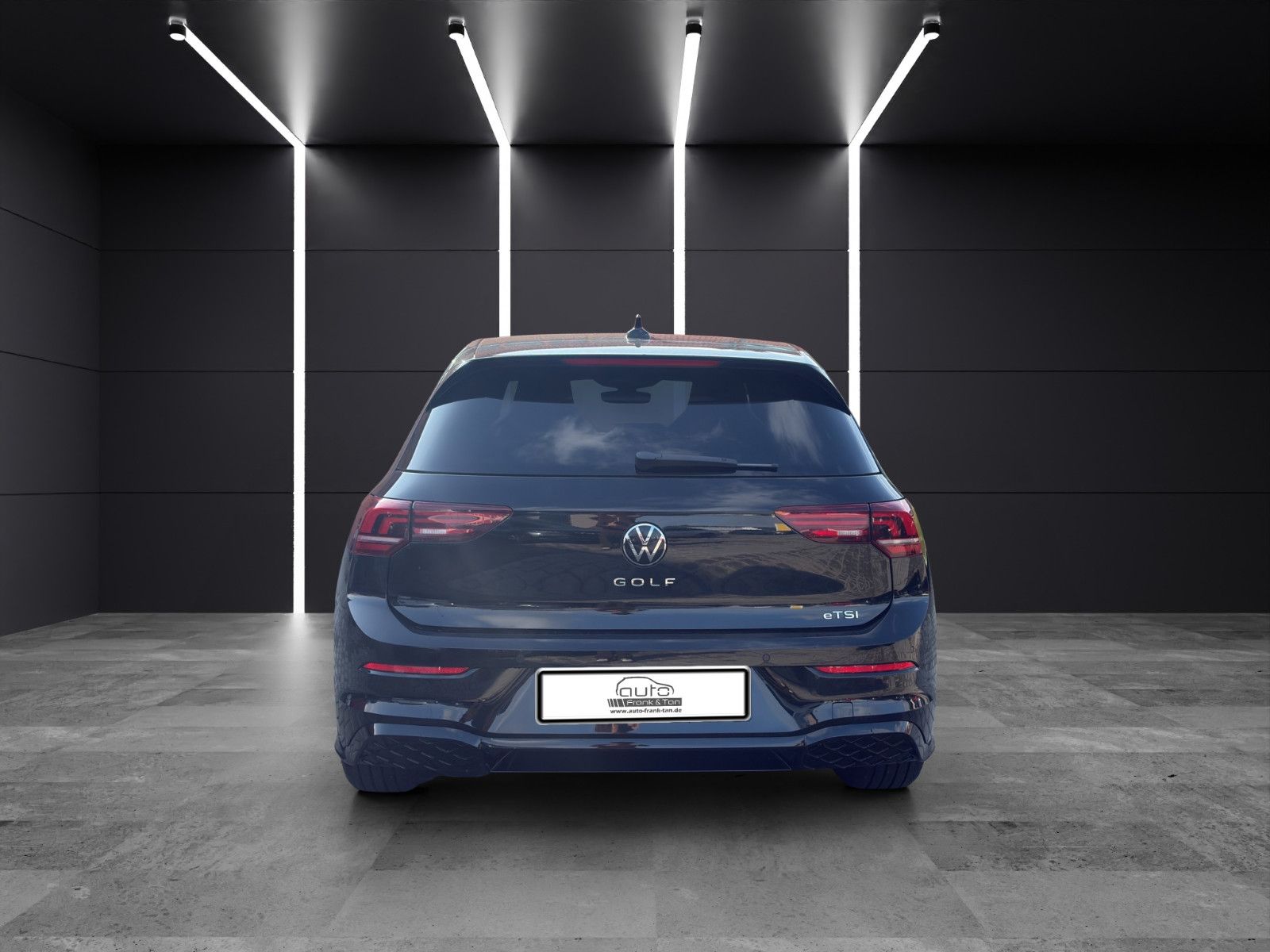 Fahrzeugabbildung Volkswagen Golf VIII R-Line/ACC/Navi/Ambiente/Apple CarPlay