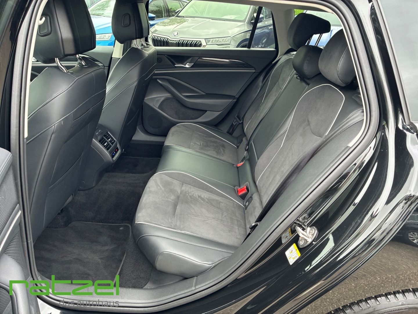 Fahrzeugabbildung Volkswagen Passat Variant 2.0 TDI DSG BUSINESS Navi Kamera
