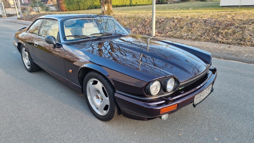 Jaguar XJR