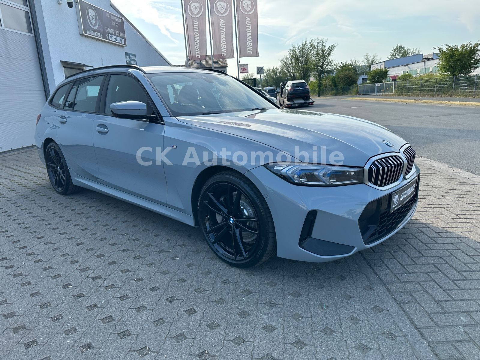 Fahrzeugabbildung BMW 330d xDrive Touring M-Sport/Navi/Head-Up/LED/Kam