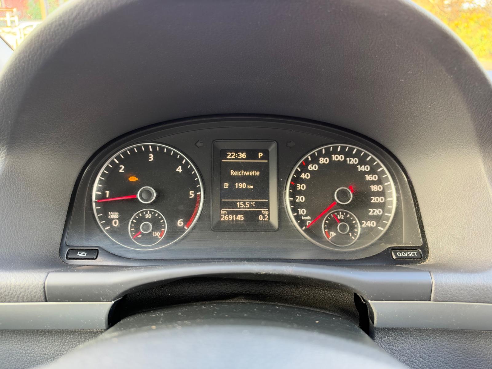 Volkswagen Touran 2012 — photo 17