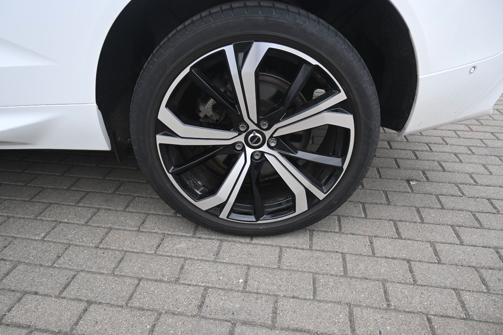 Fahrzeugabbildung Volvo XC60 T8 PHEV Ultimate Dark*LUFT*360°*ACC*AHK*