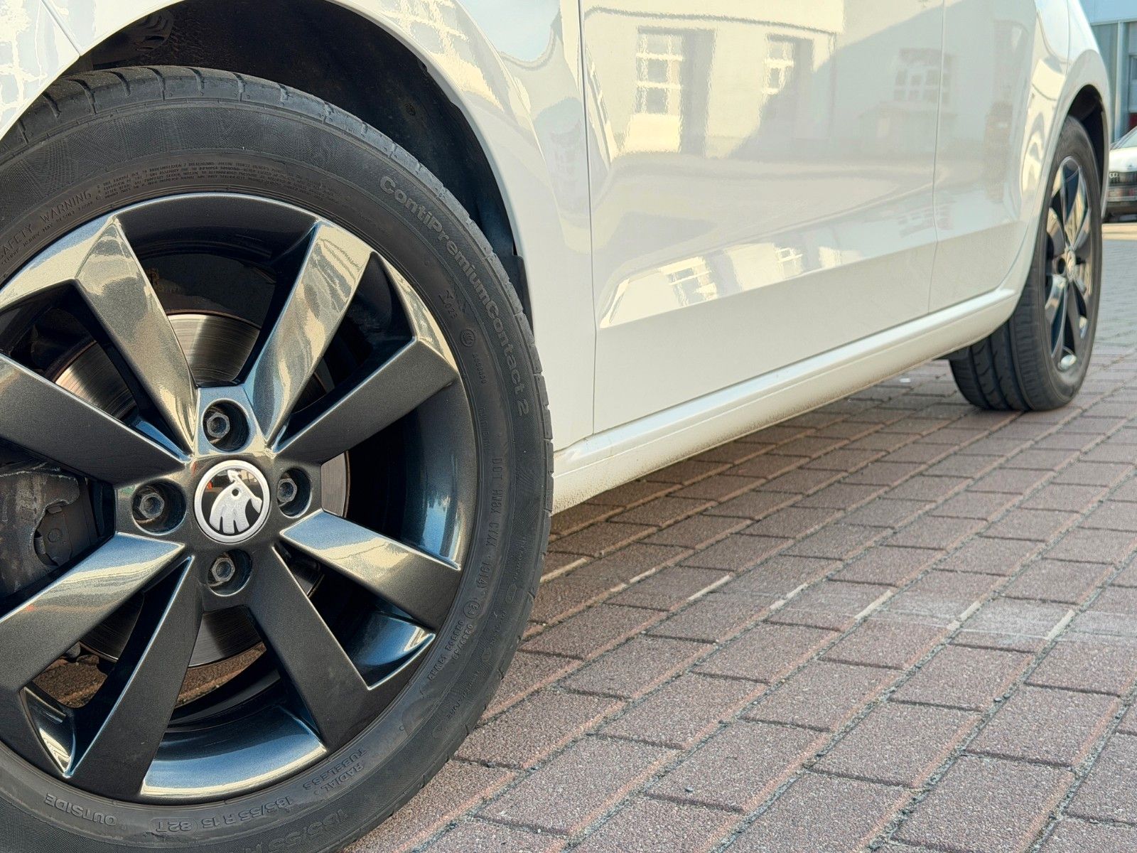 Fahrzeugabbildung SKODA Citigo 1.0 Elegance *Panorama*Sitzhzg*8fach*PDC*