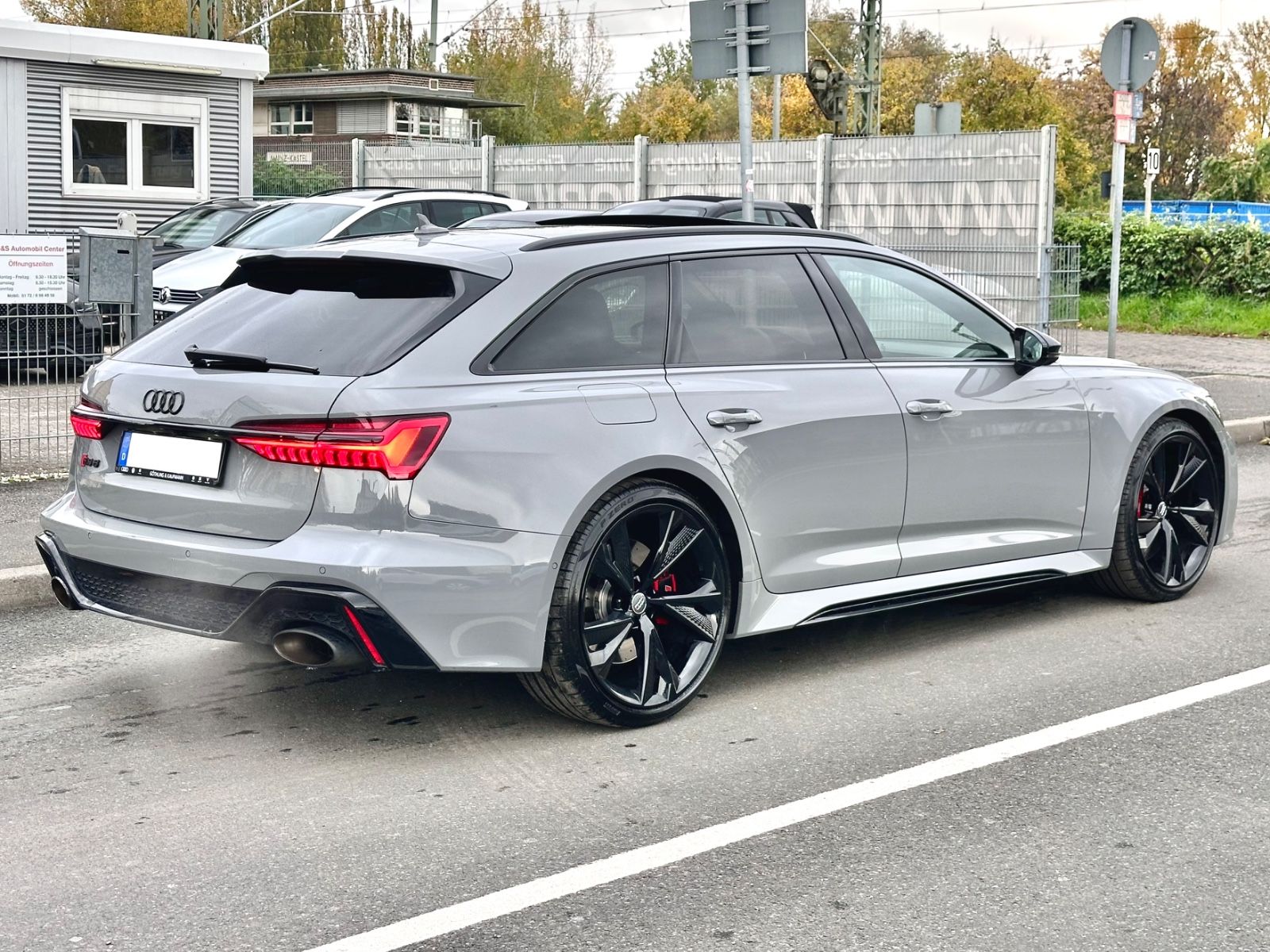 Fahrzeugabbildung Audi RS6 AVANT QUATTRO*PANO+VOLL+AHK*