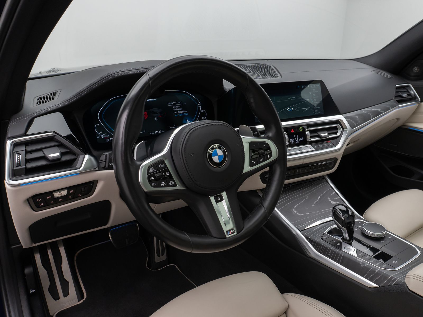 Fahrzeugabbildung BMW 330e xD M Sport Panoram Kamera Laser HUD DAB H/K