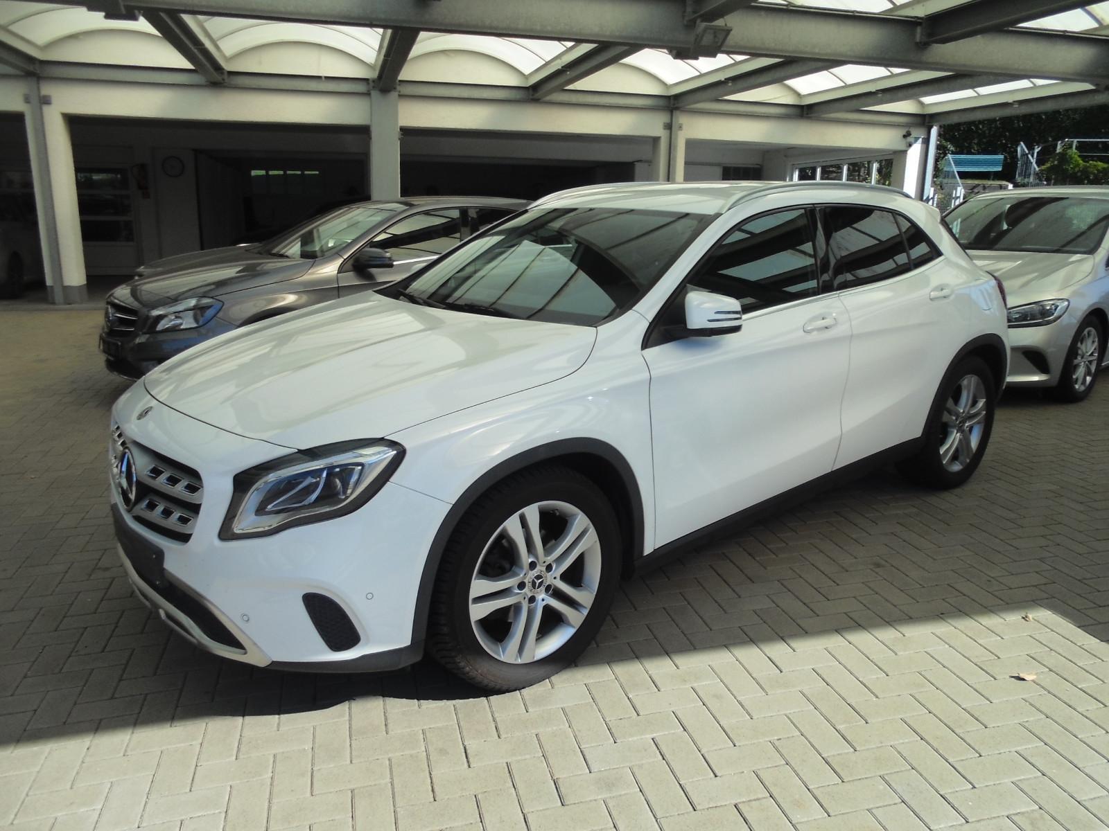 Mercedes-Benz GLA 180 Urban Kamera LED Navi Sitzh