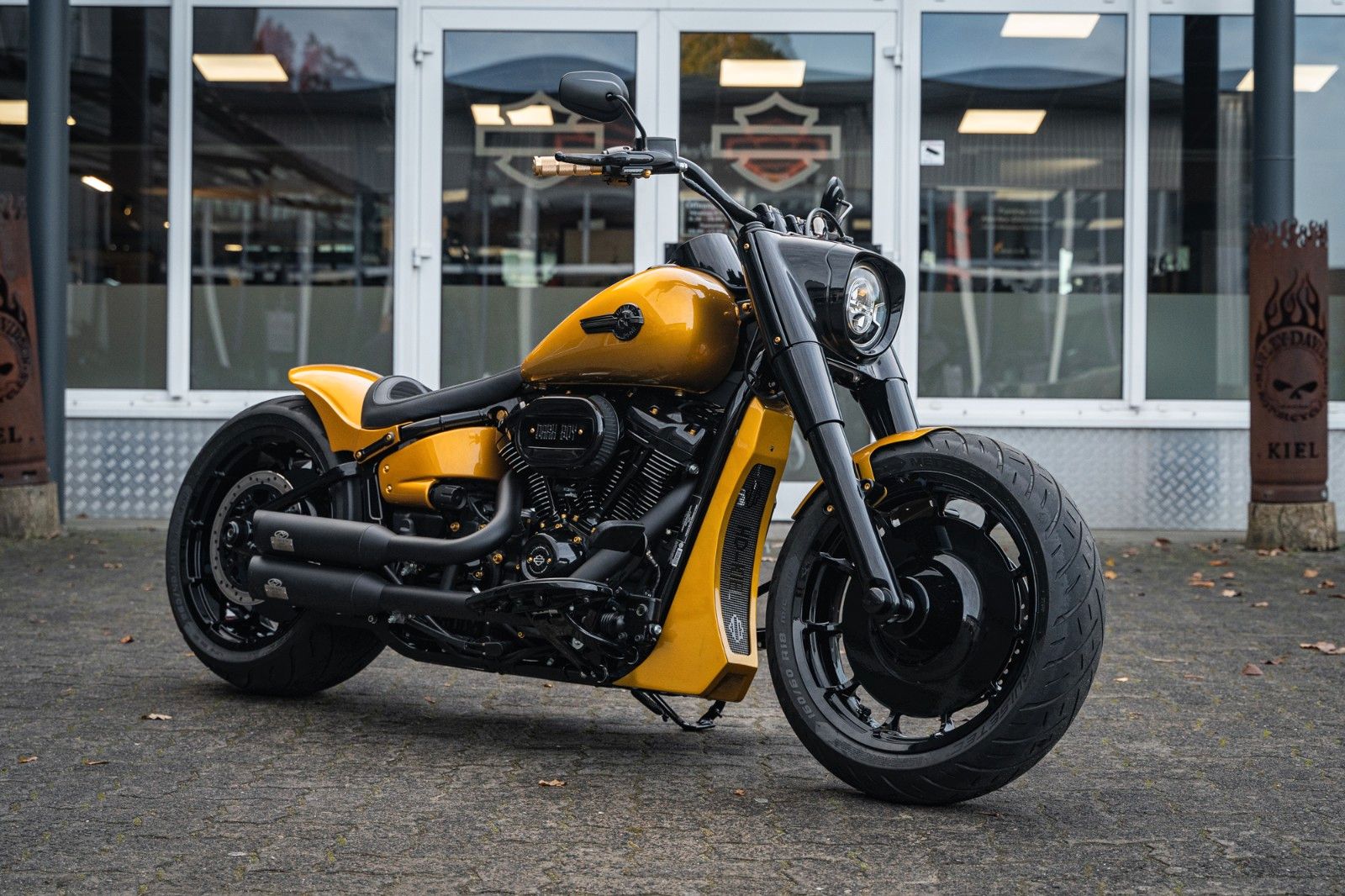 Fahrzeugabbildung Harley-Davidson GOLD DARK FAT BOY FLFBS 114 MY24 - JEKILL&HYDE -