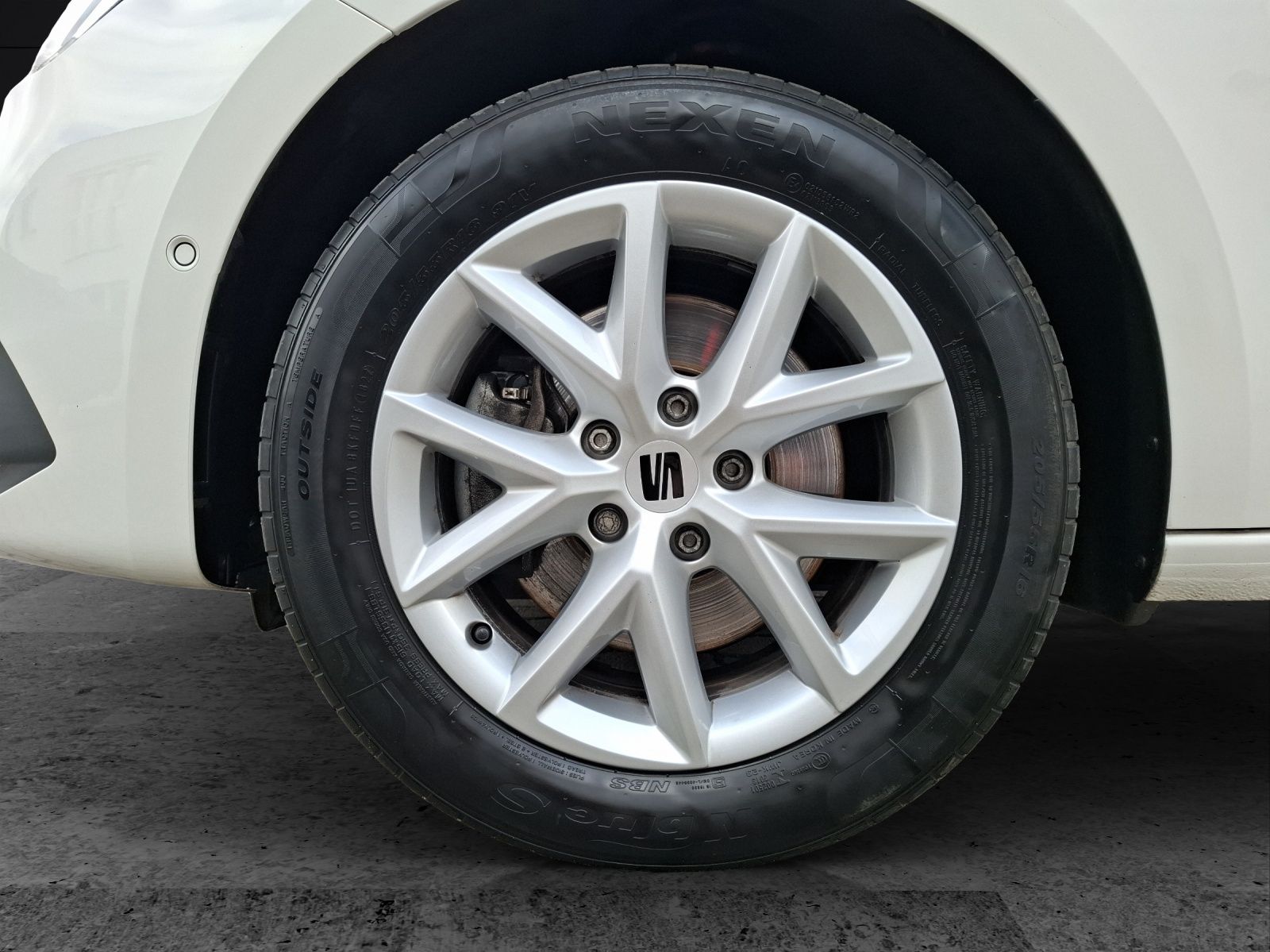 Fahrzeugabbildung SEAT Leon ST TDI Style DSG LED Navi AID ACC RFK SH