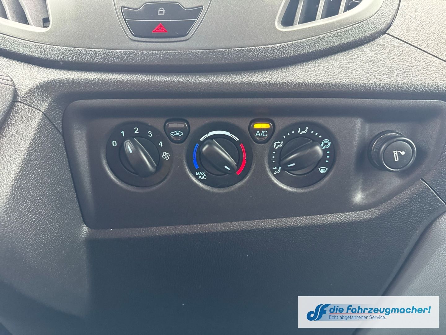 Fahrzeugabbildung Ford Transit Pritsche 310 L2 Doppelkabine 2.0 TDCi DP