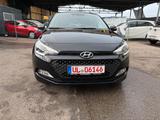 Hyundai i20 Style - Hyundai i20: Schwarz