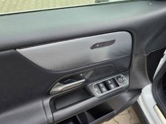 Fahrzeugabbildung GLB 220 d 4Matic Style Navi digitales Cockpit 36