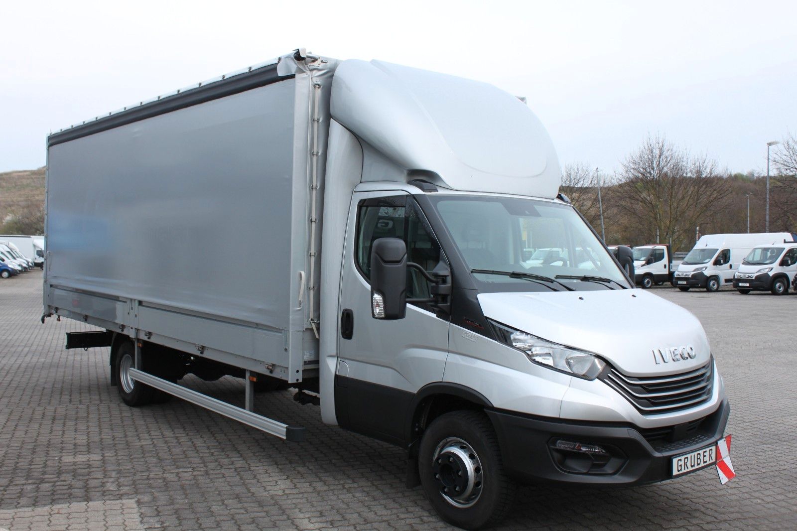 Fahrzeugabbildung Iveco Daily 70C18H/P Schiebeplane
