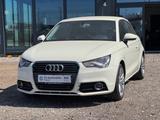 Audi A1 1.6 TDI S line Xenon Navi Bluetooth BOSE - Audi A1 mit Diesel-Antrieb: Limousine, 1.6