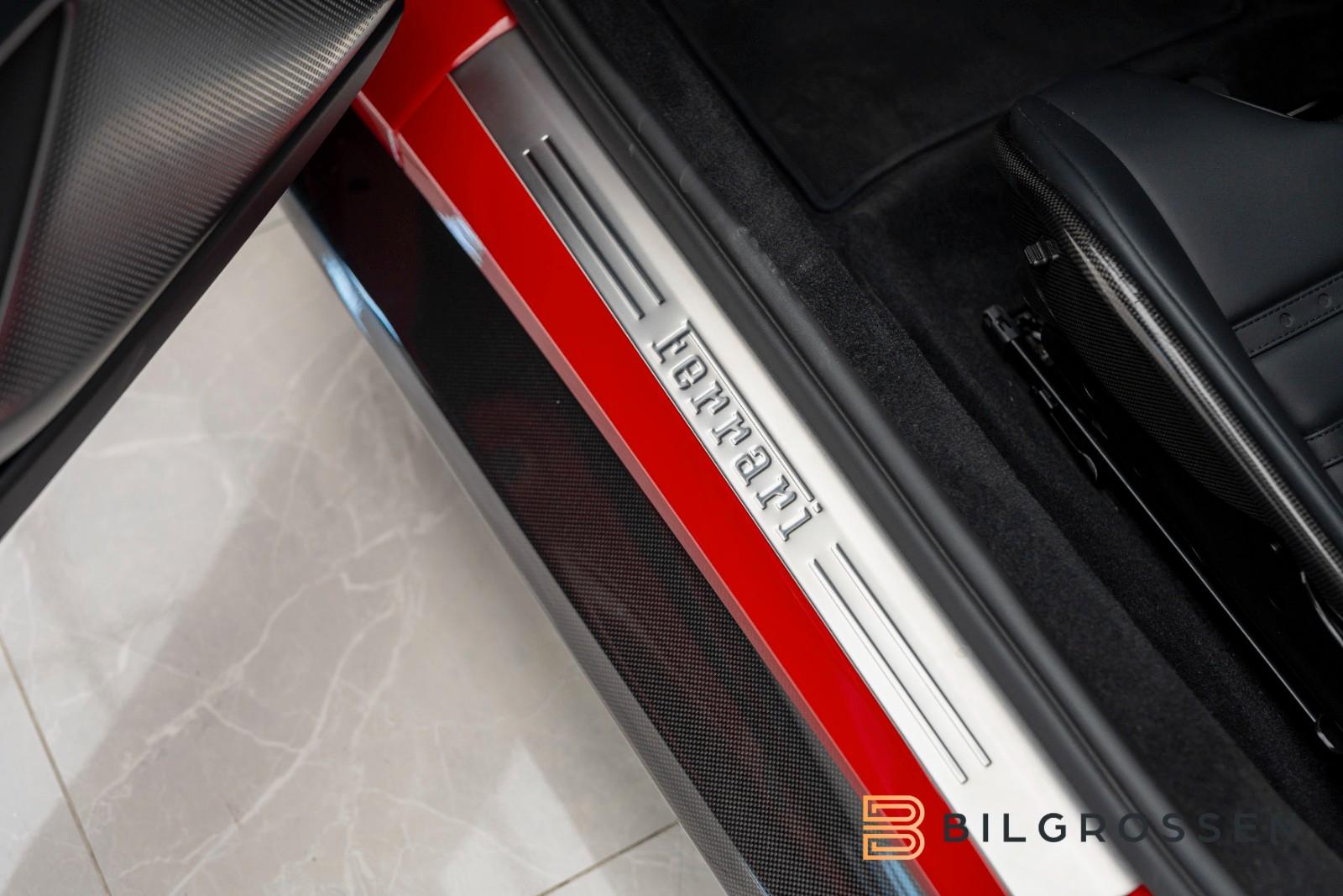 Ferrari Coupe 6.5 V12 CARBON LIFT PASSENGER DISPLAY