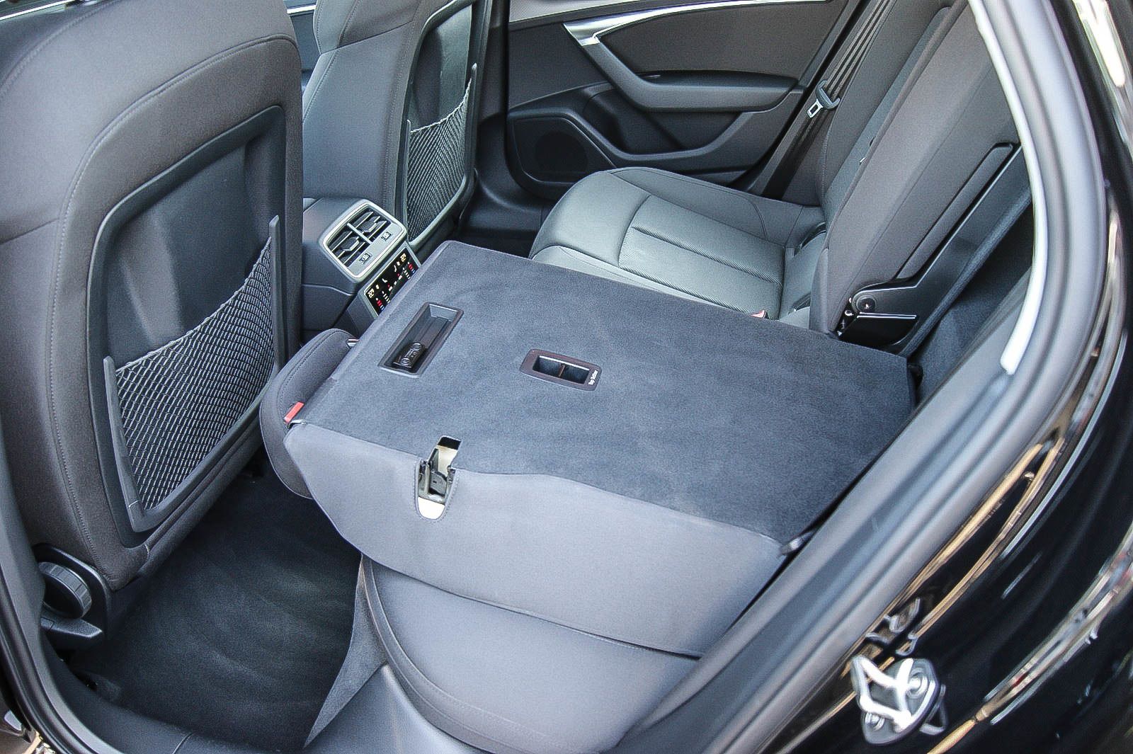 Fahrzeugabbildung Audi A6 Avant 50 TFSI e quattro S-LINE MATRIX ANHZV