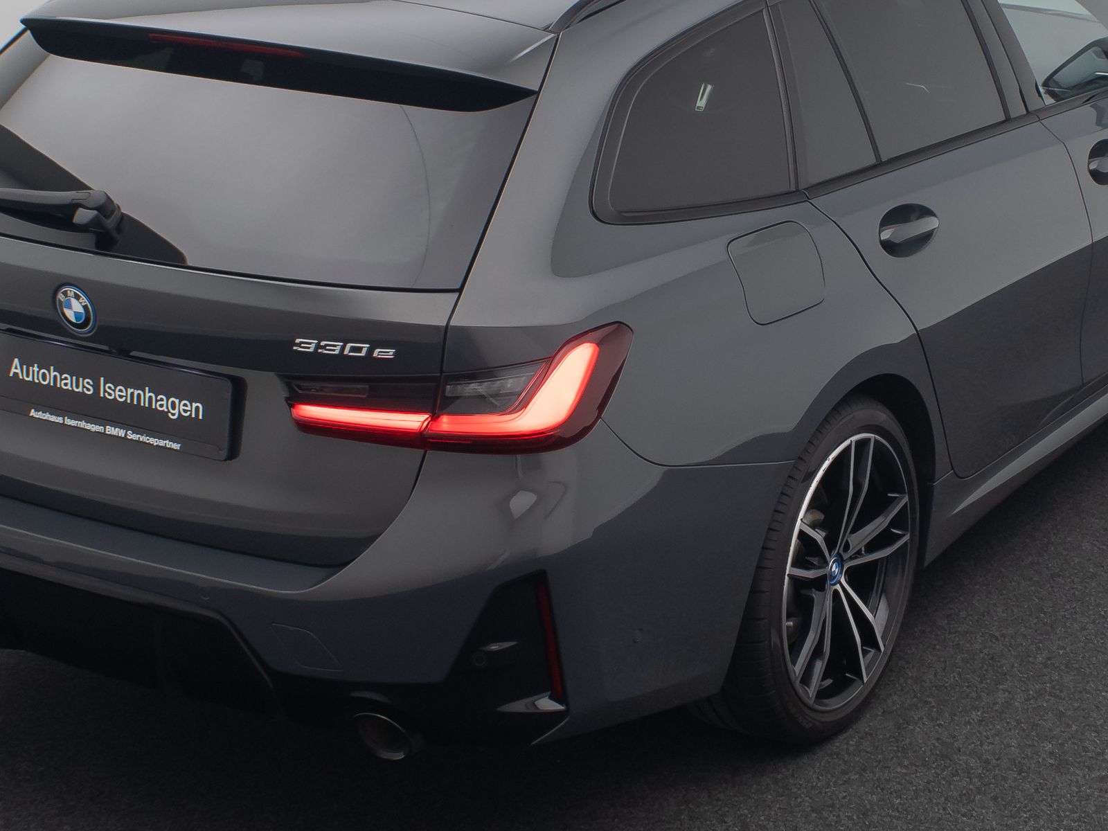 Fahrzeugabbildung BMW 330e xD MSport Kamera HUD DAB AHK Komfort 19Zoll