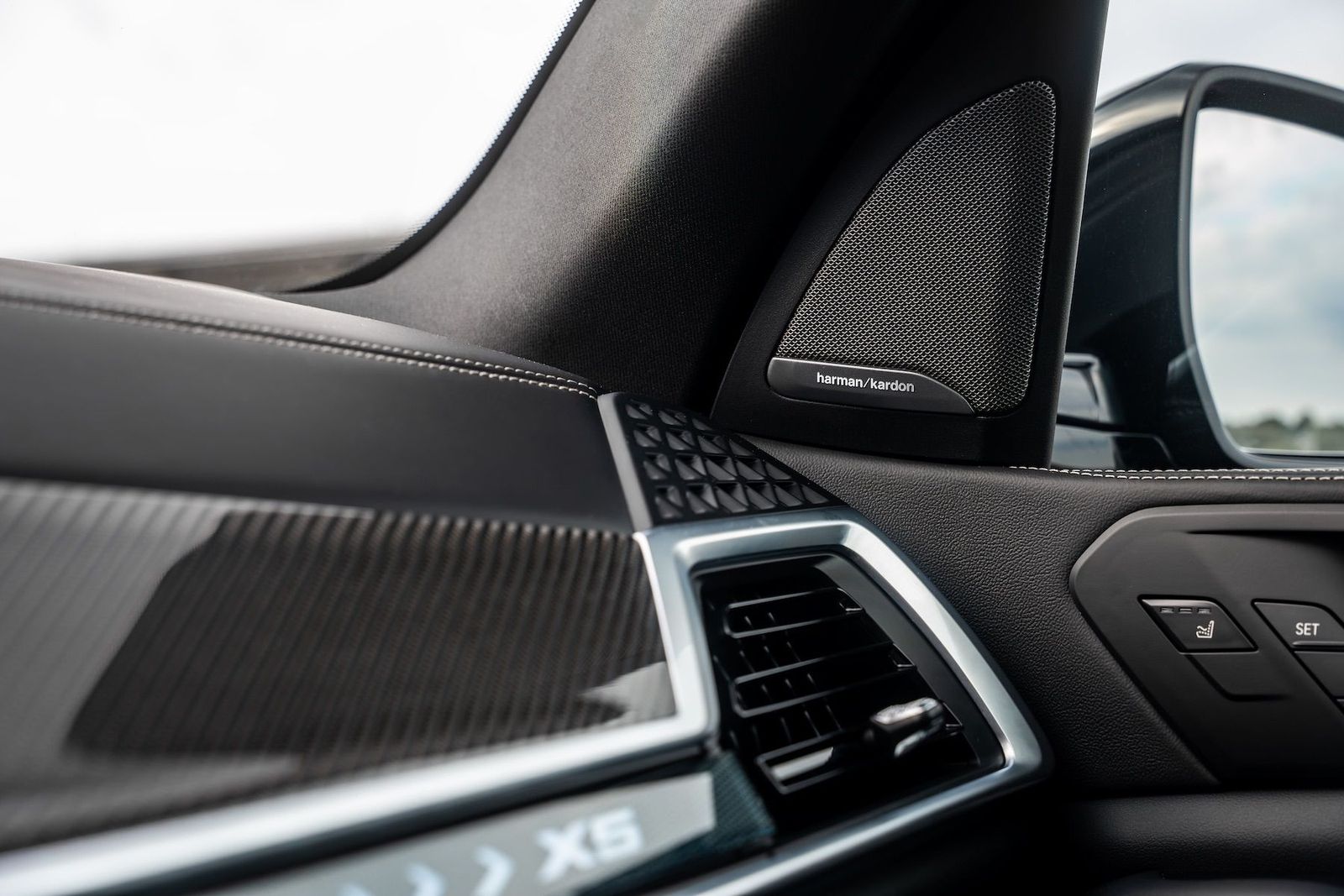 Fahrzeugabbildung BMW X5 40d xD M-SPORT PRO|AHK|MASSAGE|LIFT|CARBON