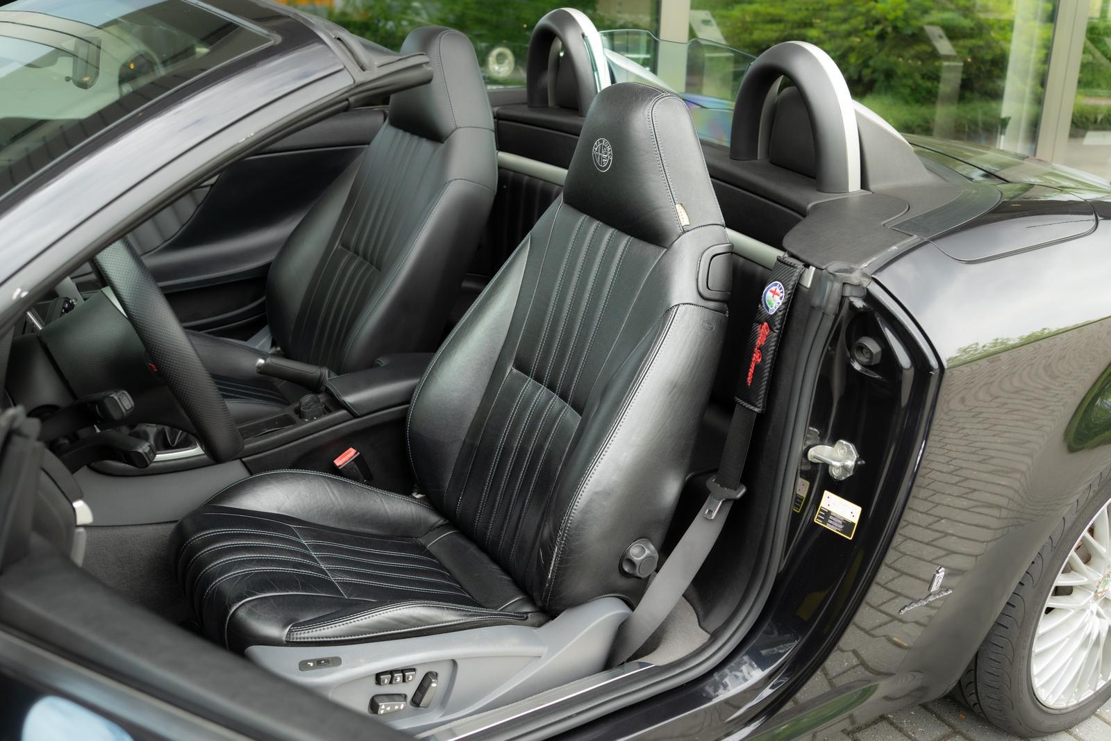 Alfa Romeo Spider 3.2 V6 JTS 260 ch BVM Q4 / 71 000 km / Cuir Poltrona Frau / Sièges électriques chauffants / Jantes 18"