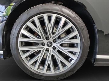 Audi A8 - 7