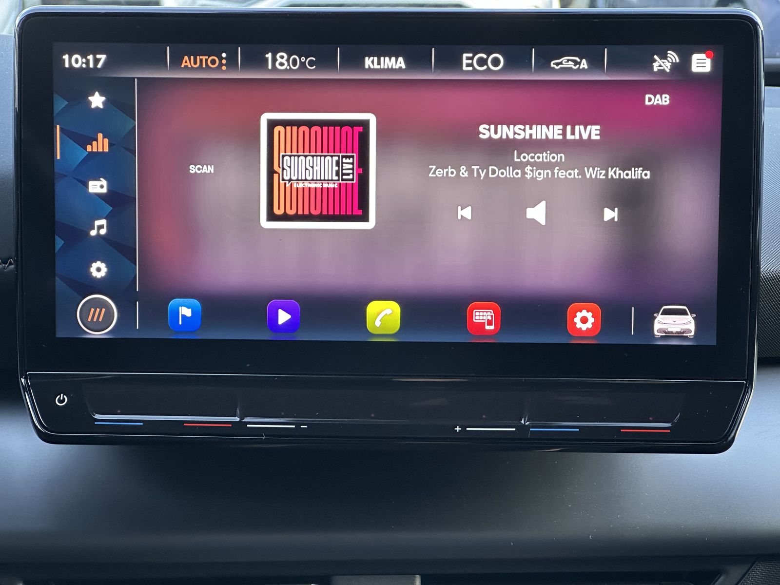 Fahrzeugabbildung CUPRA Born NAV+LED+V-COCKPIT+1HD+18ZOLL+PP+TEMPOMAT