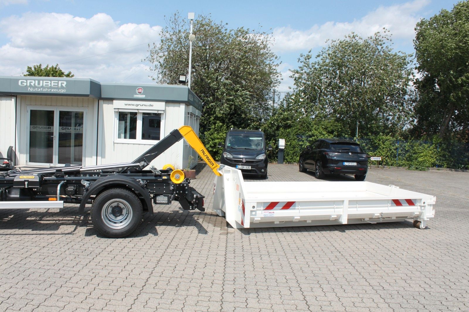 Fahrzeugabbildung Iveco Daily 72 C 18H/P Abrollkipper Palfinger mit Cont