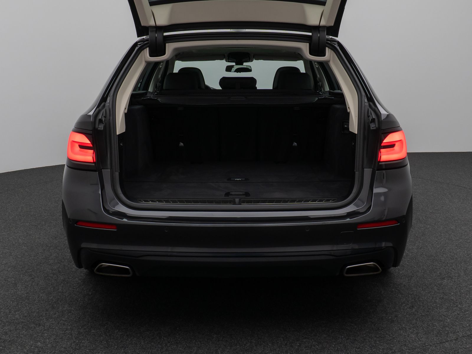 Fahrzeugabbildung BMW 530d Panorama Laser Kamera HUD DAB HiFi Komfort