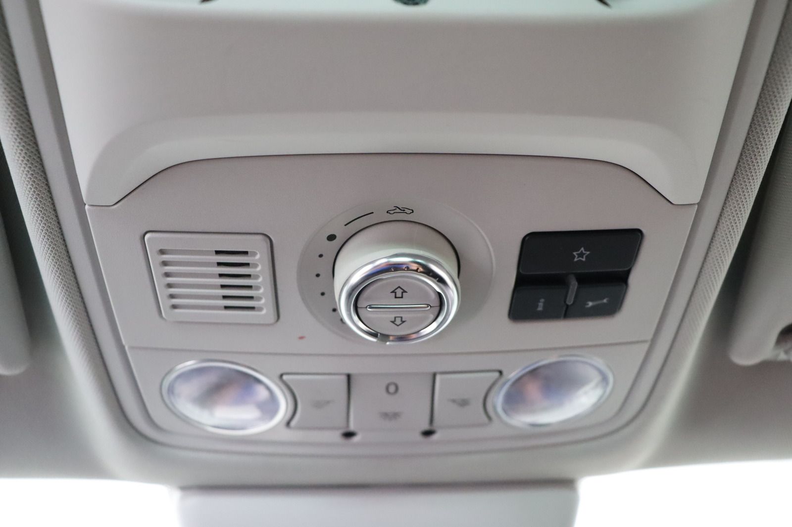 Fahrzeugabbildung Volkswagen Tiguan * Pano * Navi * Xenon * Parkassistent Tra