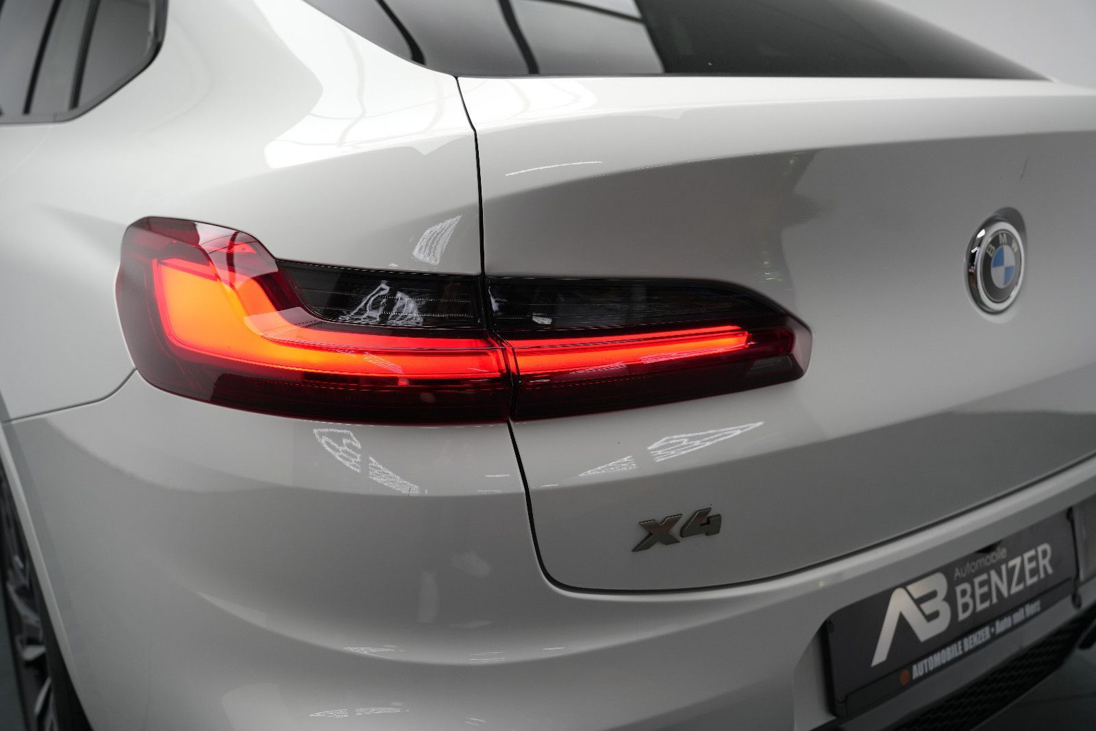 Fahrzeugabbildung BMW X4 M40 /HUD/LED/AHK/Leder/HUD/Ambiente/360°Cam/