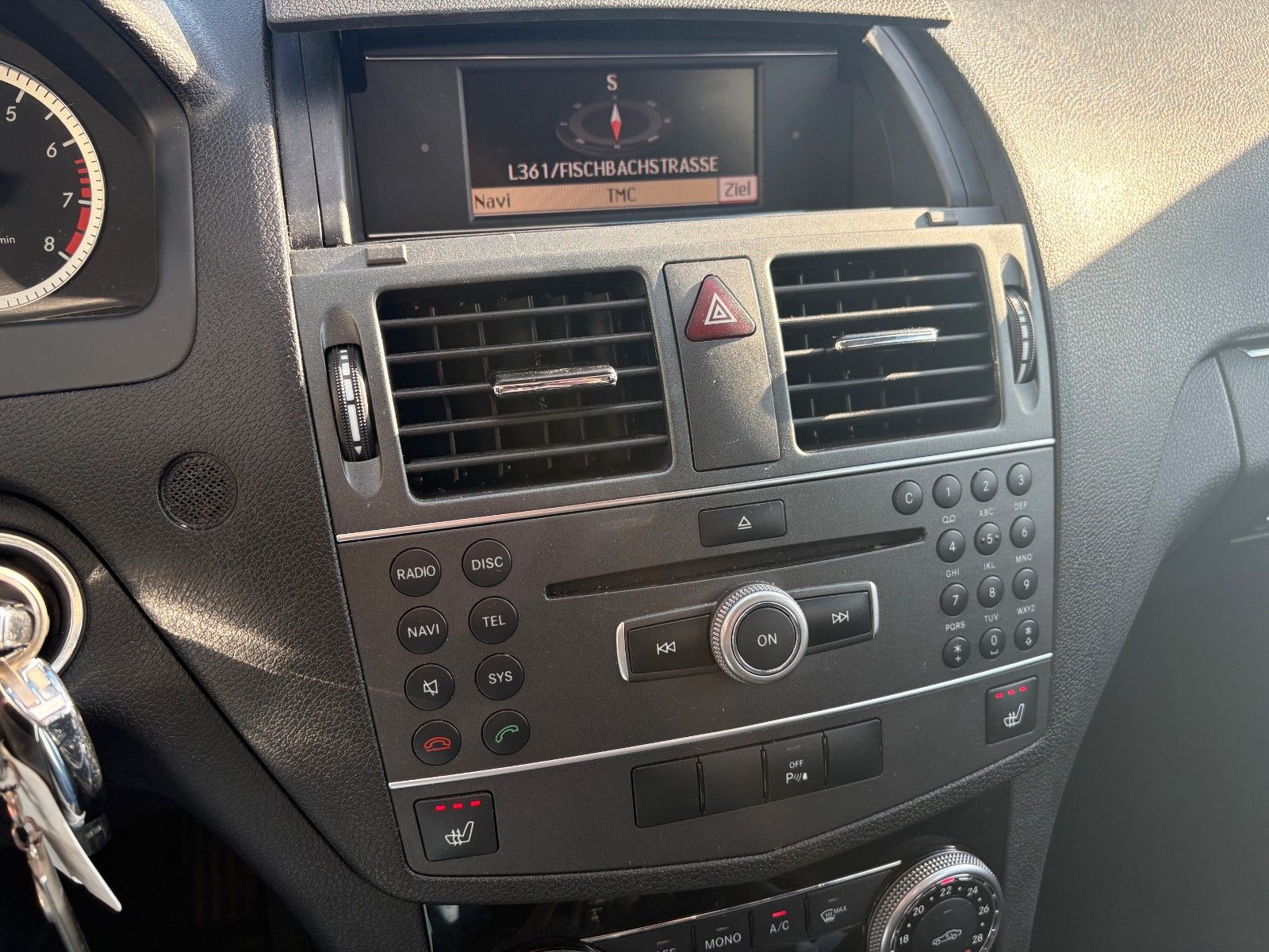 Fahrzeugabbildung Mercedes-Benz C 180 T CGI BE Aut Navi SHZ Classic PDC Tempomat
