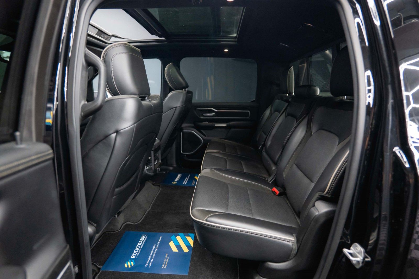 Fahrzeugabbildung Dodge RAM 5.7 V8 HEMI 4x4 Night LARAMIE Pano LED 19%
