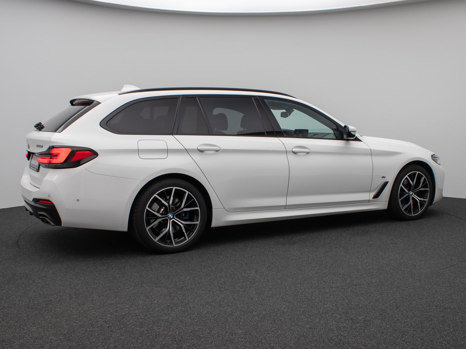 Fahrzeugabbildung BMW 540d xD M Sport Panoram Kamera Laser HUD H/K 19"