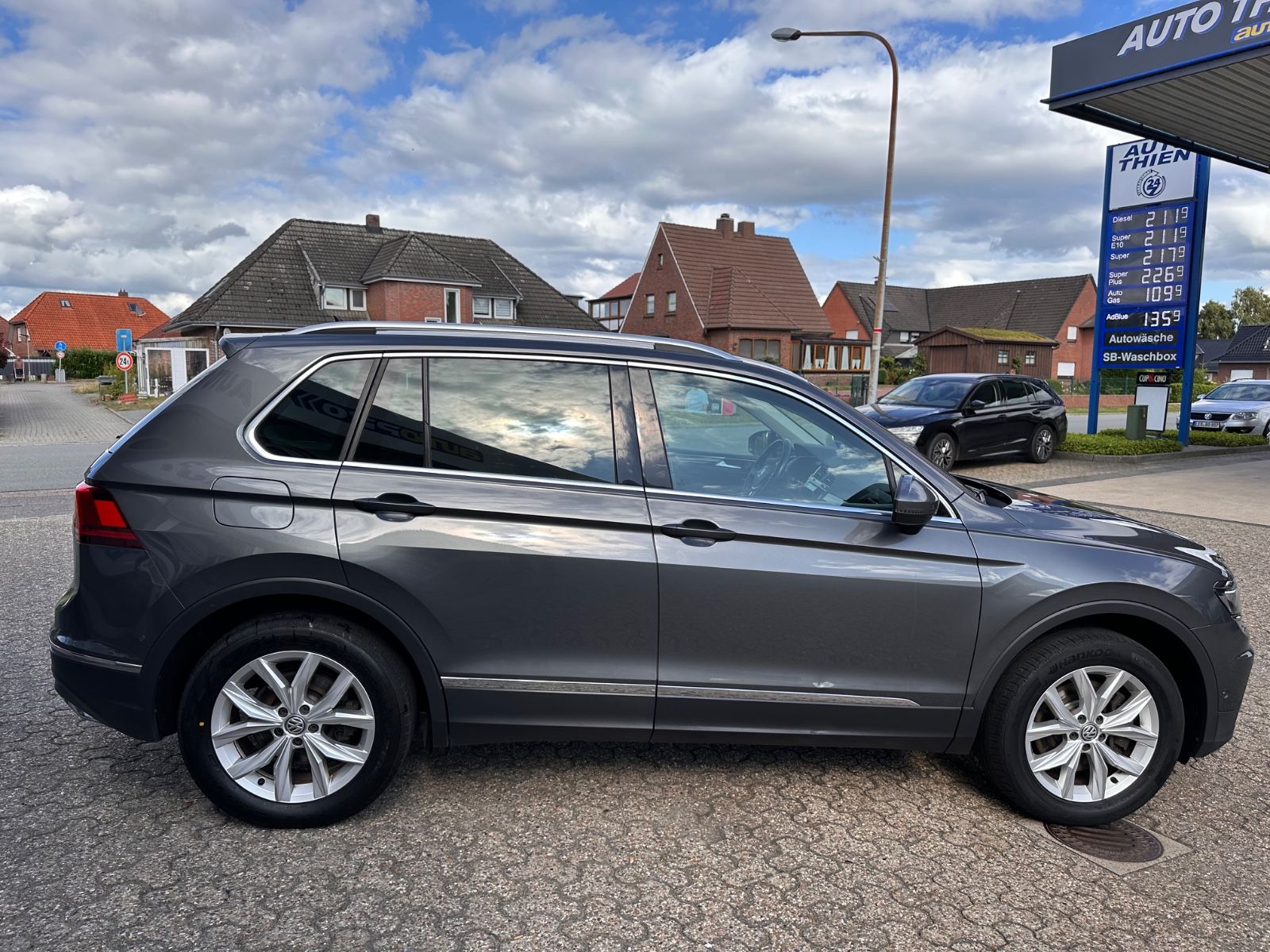 Fahrzeugabbildung Volkswagen Tiguan 2.0 TDI 4M Highline DSG AHK/HUD/Navi/LED