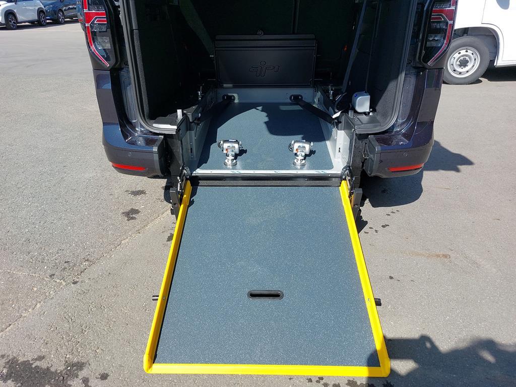 Volkswagen Caddy Maxi Style 1,5 TSI DSG Rollstuhlumbau