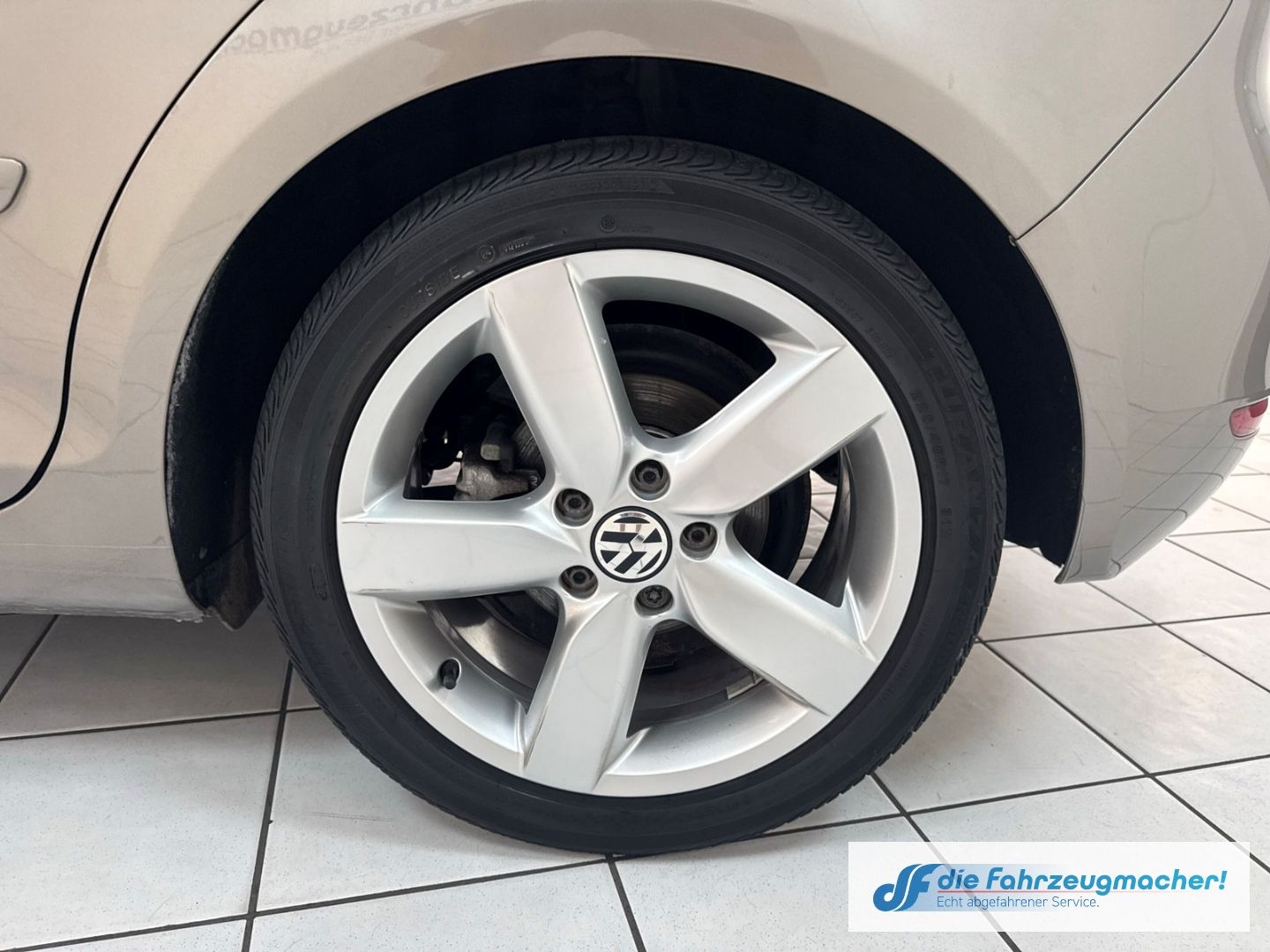 Fahrzeugabbildung Volkswagen Golf Plus VI Life Navi Dyn. Kurvenlicht 2-Zonen-