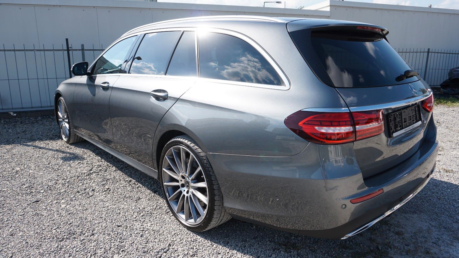 Fahrzeugabbildung Mercedes-Benz E 450 E T-Modell E 450 4Matic, AMG Line, Kamera