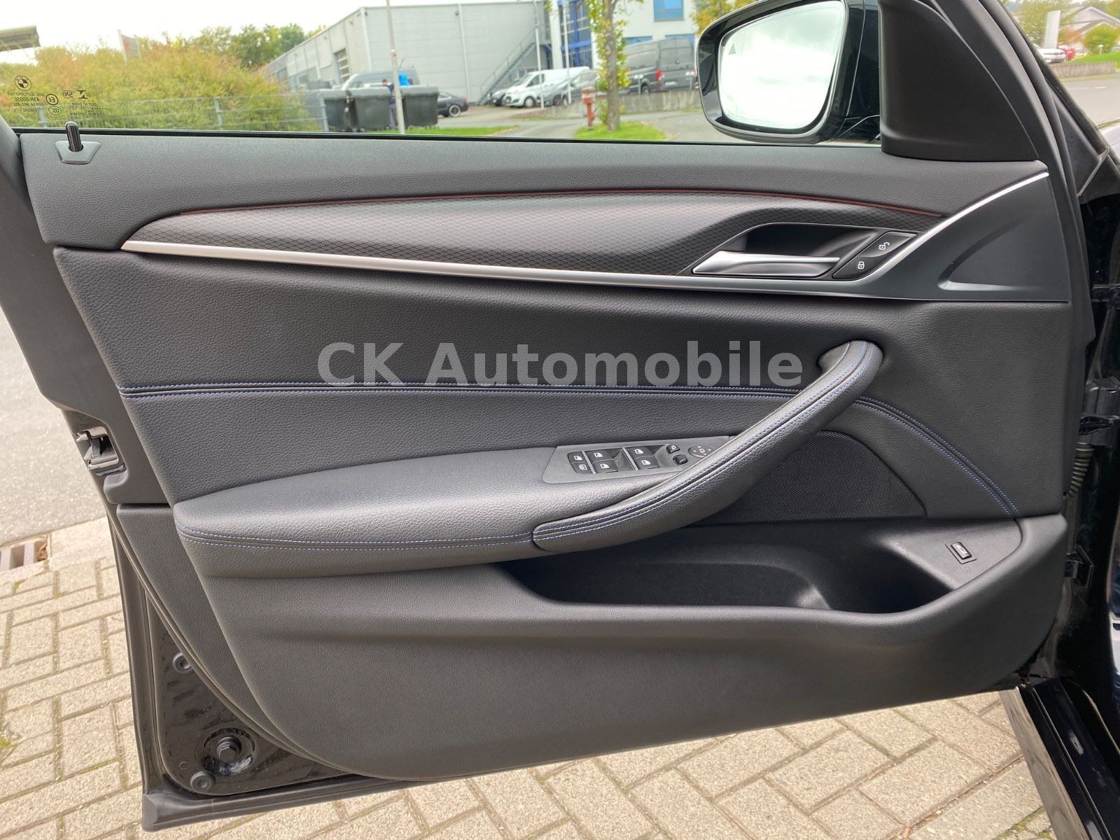 Fahrzeugabbildung BMW 520d Lim. M-Sport/Facelift/Shadow-Line/LED/Kam