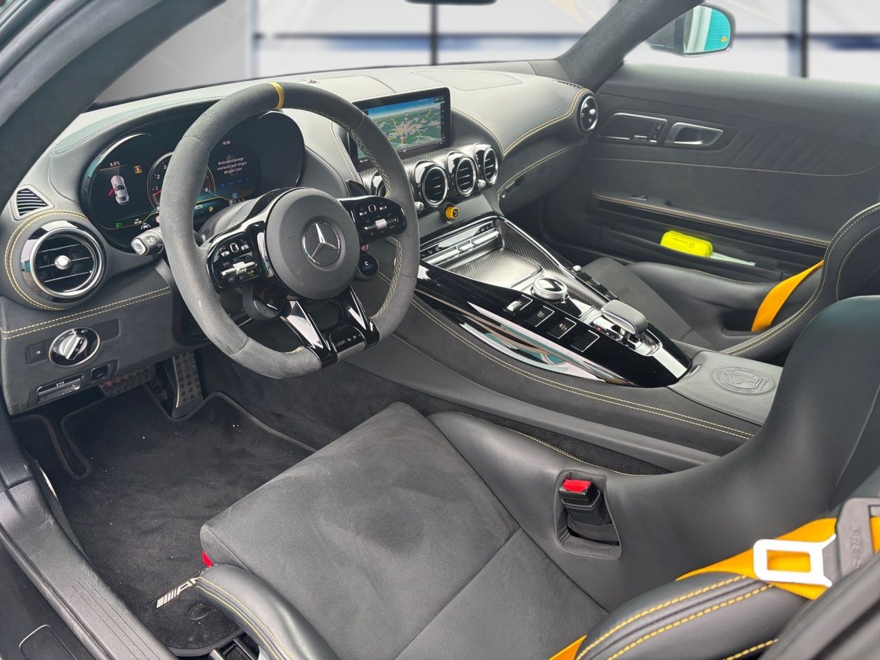 Fahrzeugabbildung Mercedes-Benz AMG GT R PRO ACC AUT Fernlichtass. Kam. Keramik