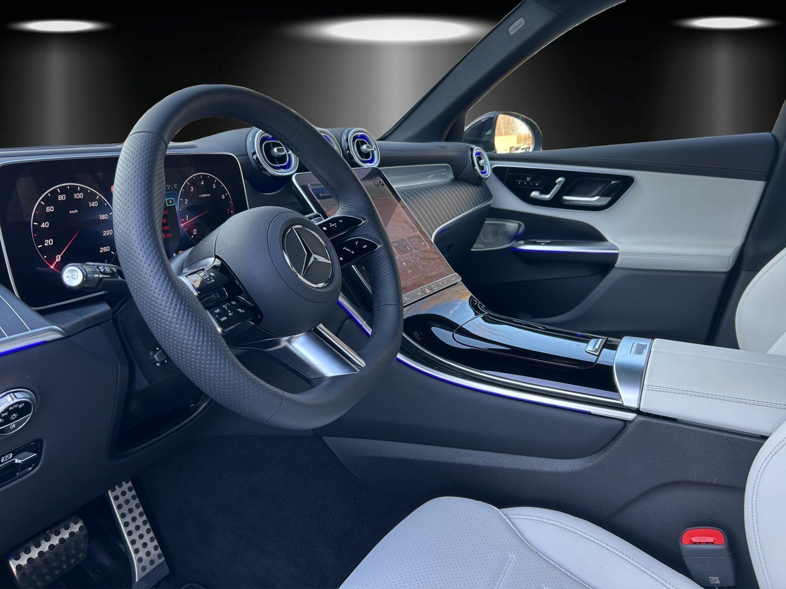 Fahrzeugabbildung Mercedes-Benz GLC 300 AMG Prem AIRMATIC Burme DISTRO Night HAL