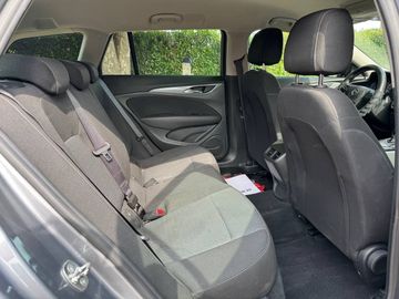 Opel Insignia - 12