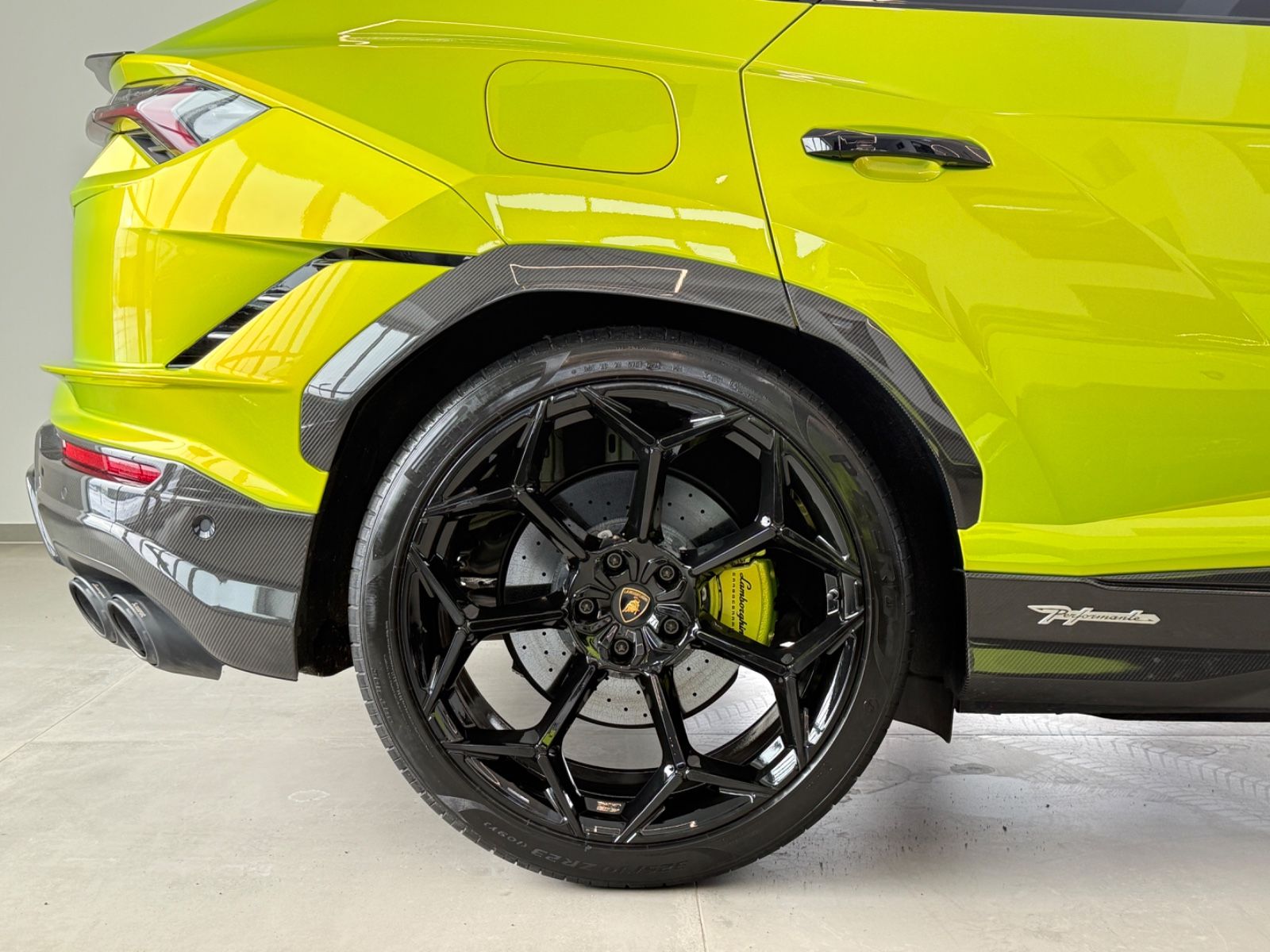 Urus 4.0 V8 Performante Full Carbon Ad Personam
