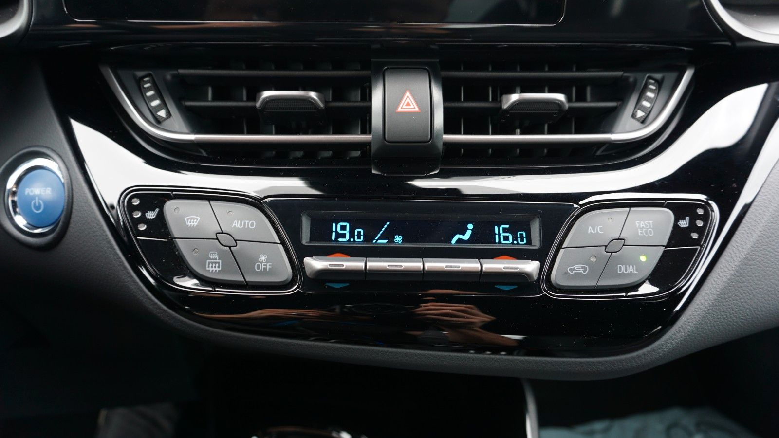 Fahrzeugabbildung Toyota C-HR Hybrid Team DE, Navi,Keyless,ACC,LED,Kamera