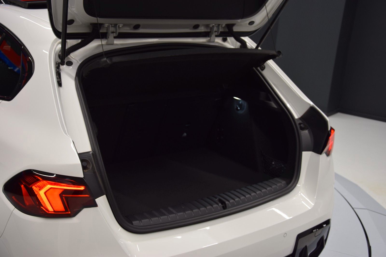 Fahrzeugabbildung BMW 118 d M Sport Pano Ambiente LED Kamera Alcantara