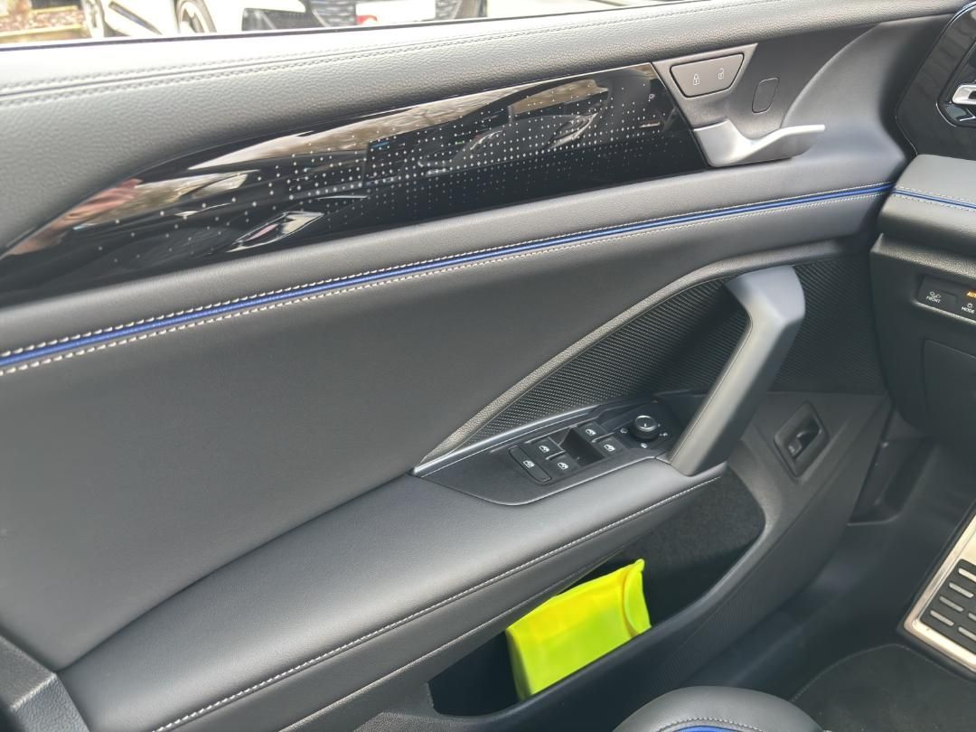 Fahrzeugabbildung Volkswagen Tiguan 2.0 TDI 4Motion W R-Line 360,AHK,HUD,LED