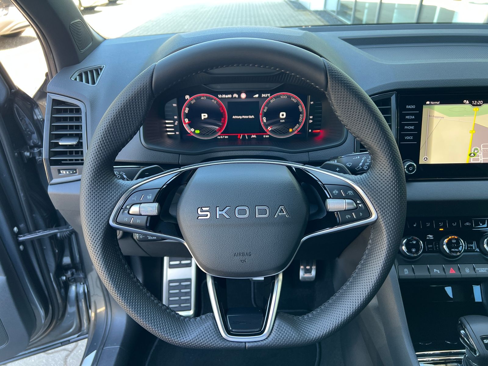 Fahrzeugabbildung SKODA Karoq Sportline 2.0 TDI DSG *AHK,Navi,TravelAssi