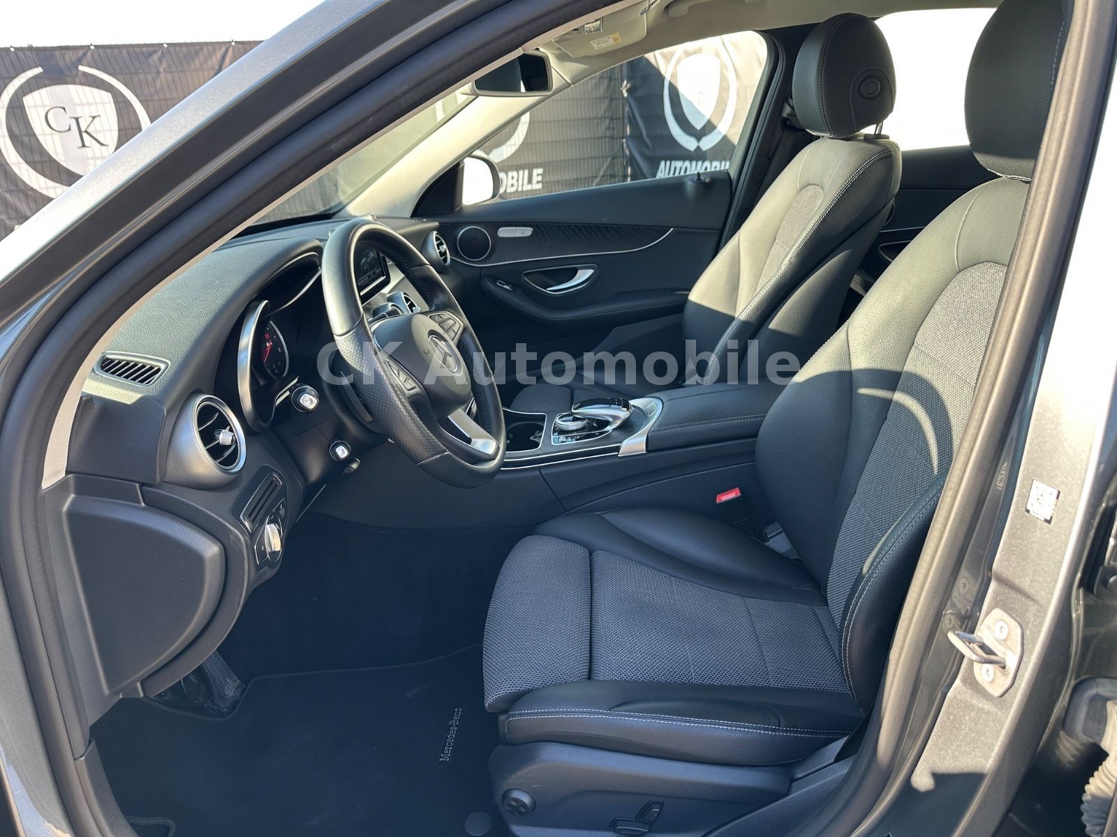 Fahrzeugabbildung Mercedes-Benz C 200 CGI Lim. Avantgarde Autom./Navi/LED/ILS