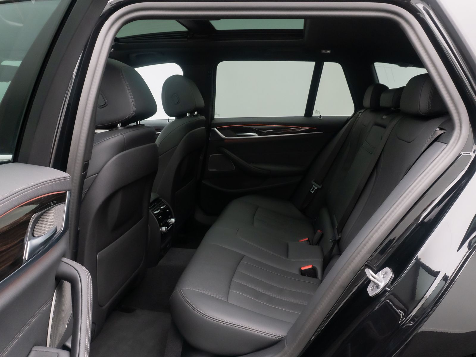 Fahrzeugabbildung BMW 520d Sport Kamera DAB Alarm Leder Panorama H/K